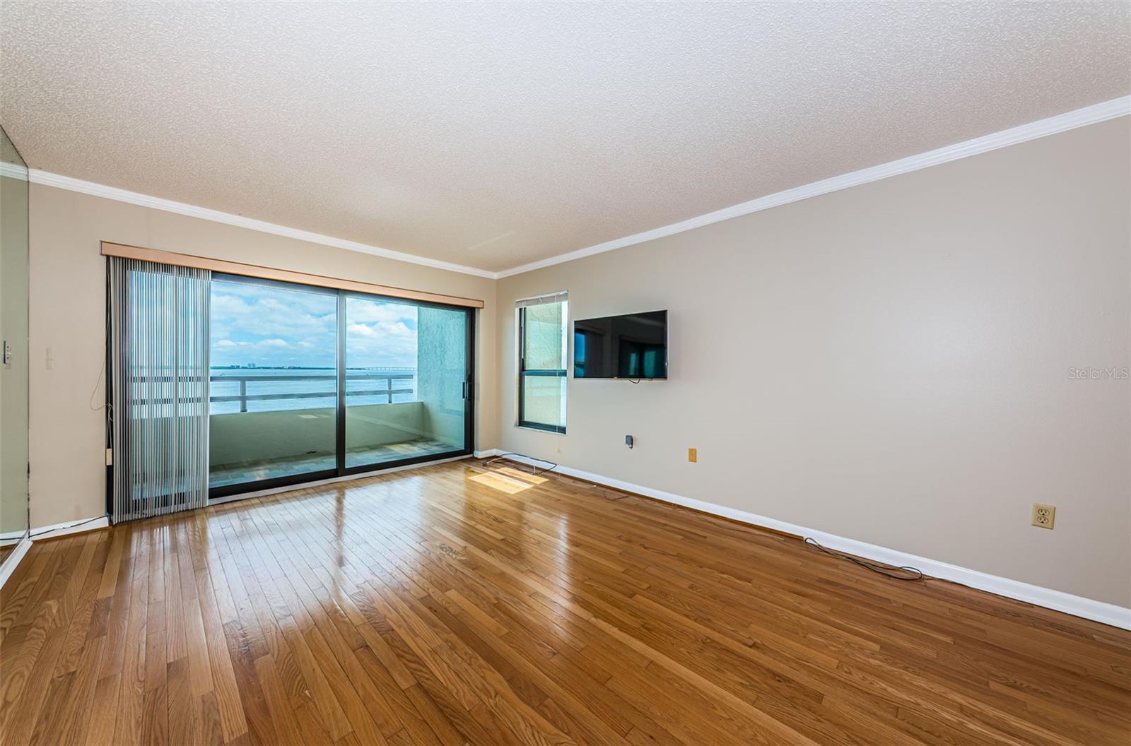 Image 25 of 94 For 103 1st Street E 208
