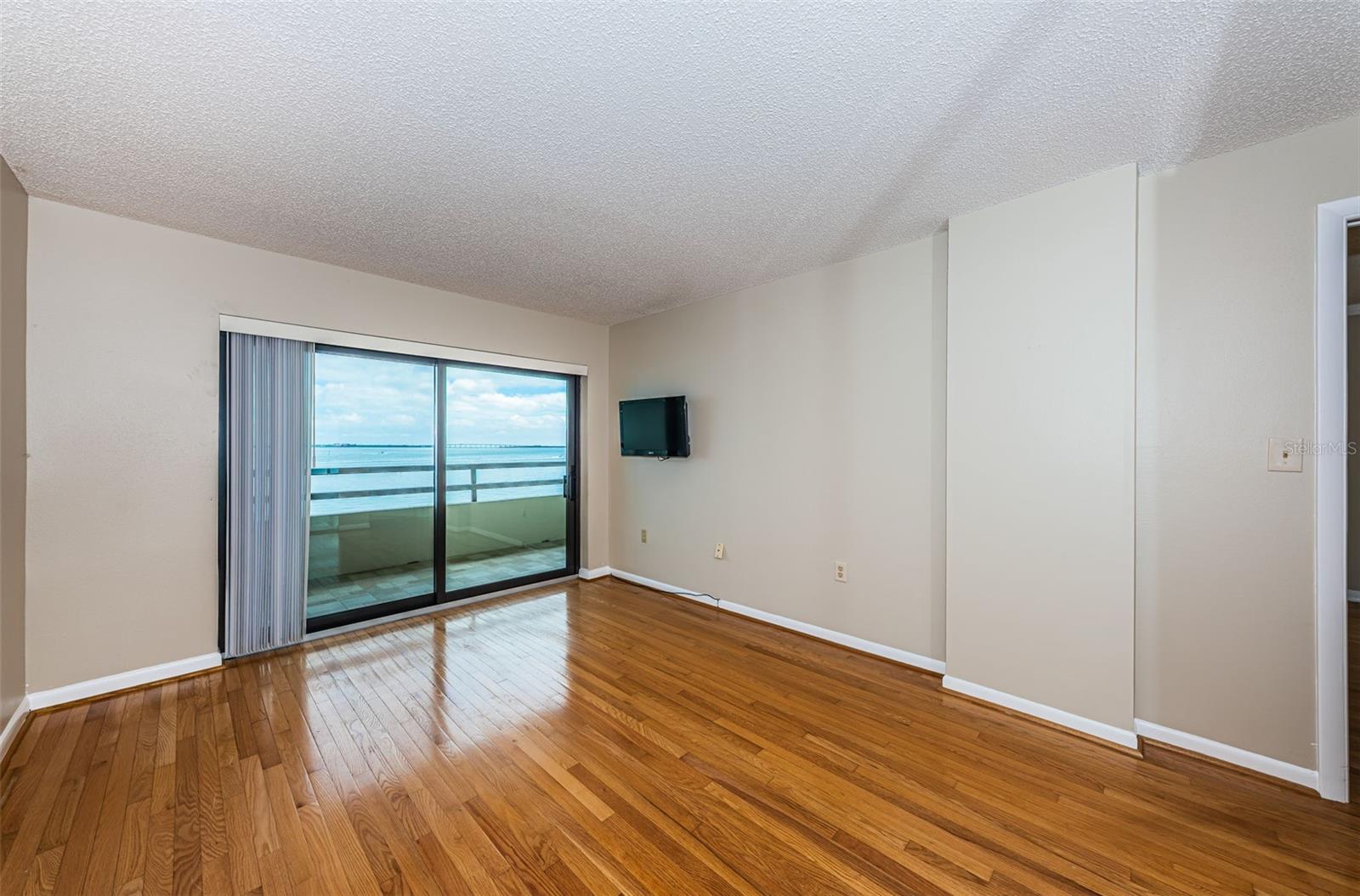 Image 34 of 94 For 103 1st Street E 208