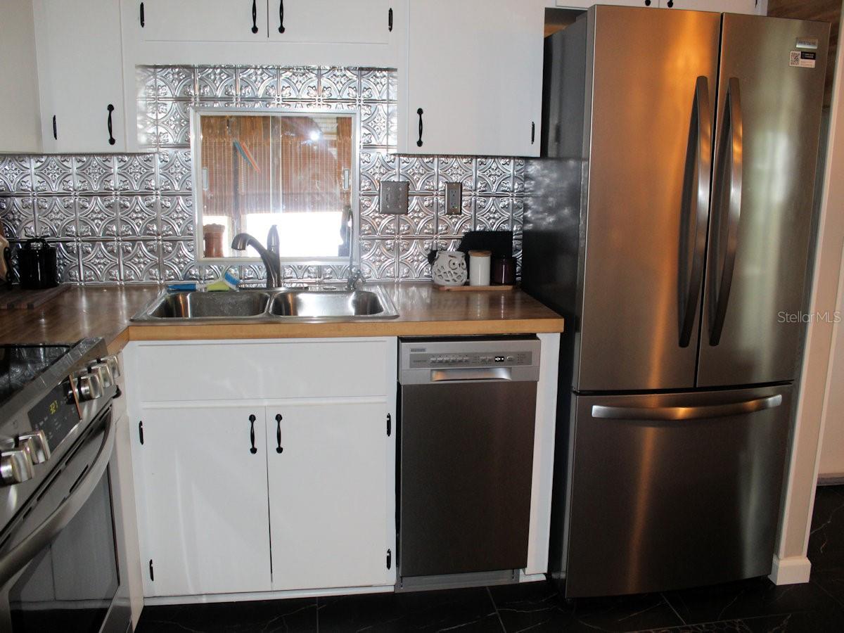 Image 3 of 18 For 140 Pindo Palm Street W