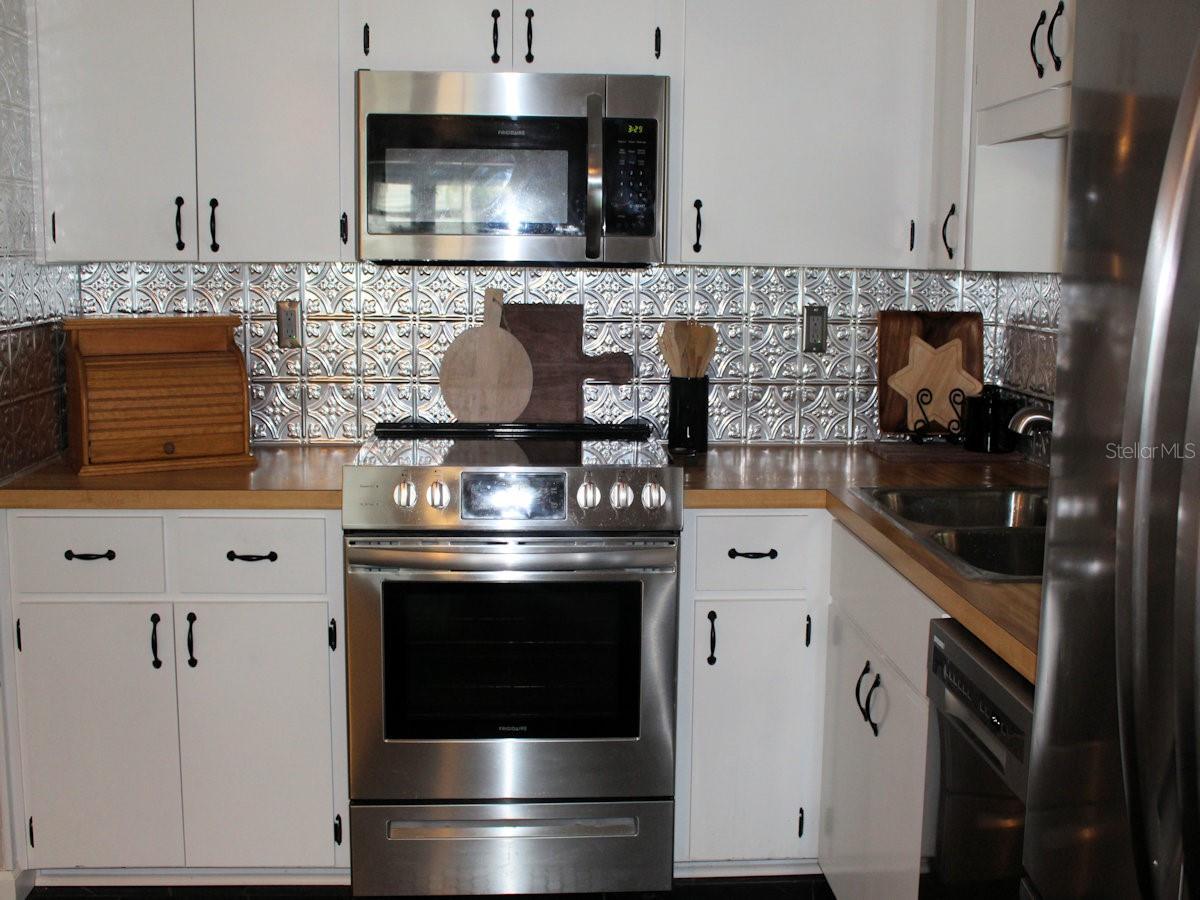 Image 4 of 18 For 140 Pindo Palm Street W