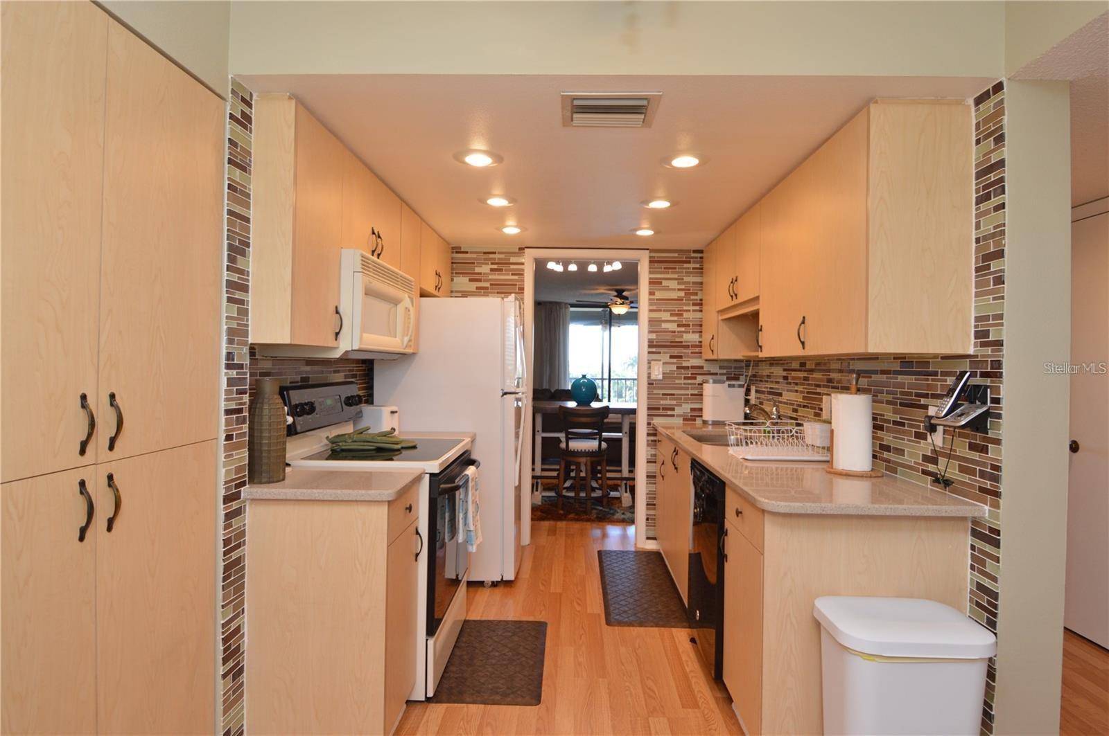 Image 13 of 93 For 1316 Pasadena Avenue S 407