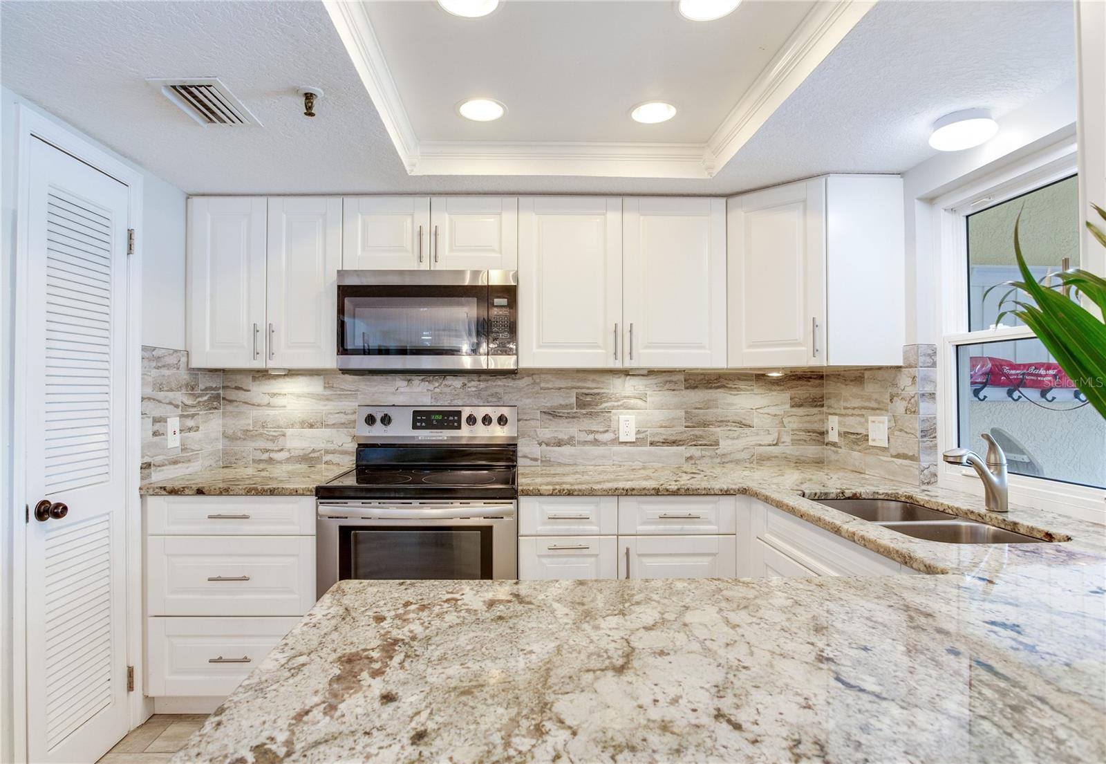 Image 25 of 54 For 17450 Gulf Boulevard 206