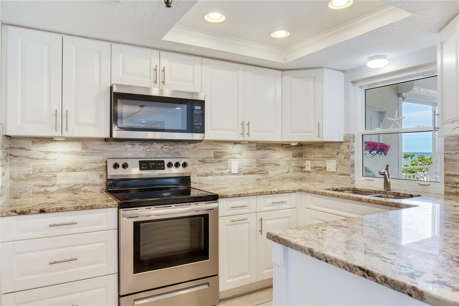 Image 27 of 54 For 17450 Gulf Boulevard 206