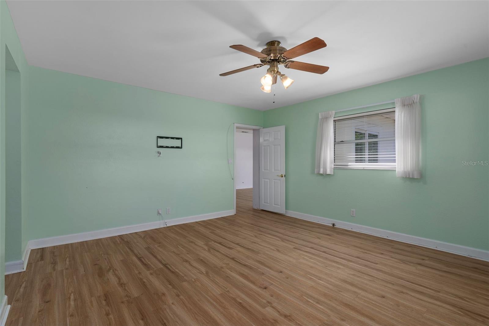 Image 30 of 60 For 1563 Eden Isle Boulevard Ne