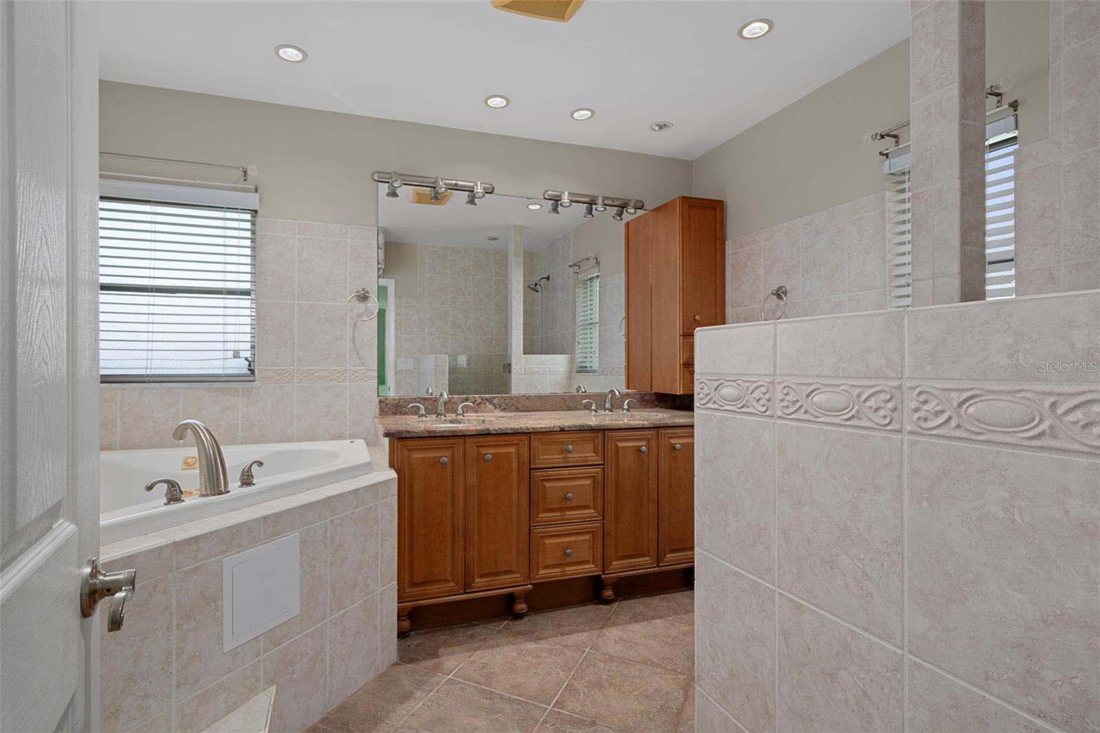 Image 32 of 60 For 1563 Eden Isle Boulevard Ne