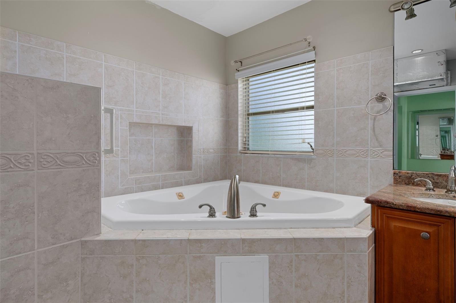 Image 33 of 60 For 1563 Eden Isle Boulevard Ne