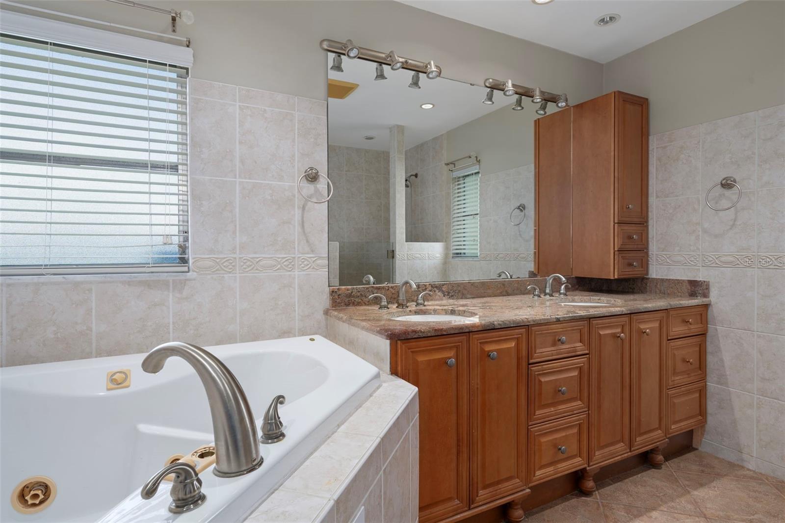 Image 34 of 60 For 1563 Eden Isle Boulevard Ne