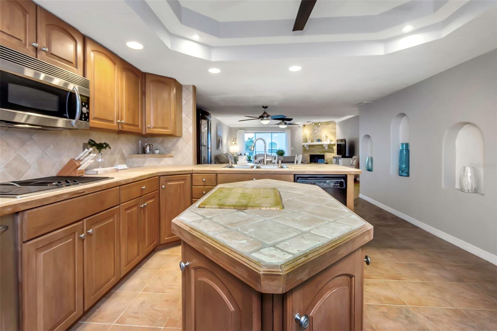 Image 19 of 46 For 745 Pinellas Bayway S 207