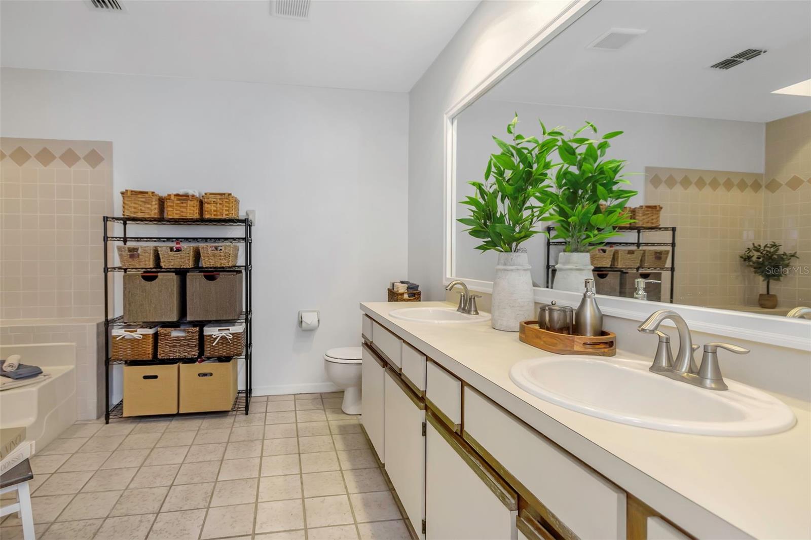 Image 32 of 46 For 745 Pinellas Bayway S 207