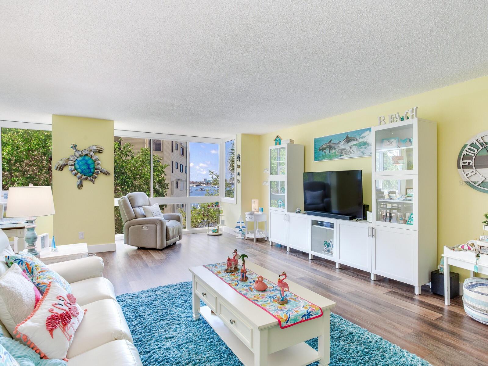 Image 12 of 87 For 660 Island Way 306