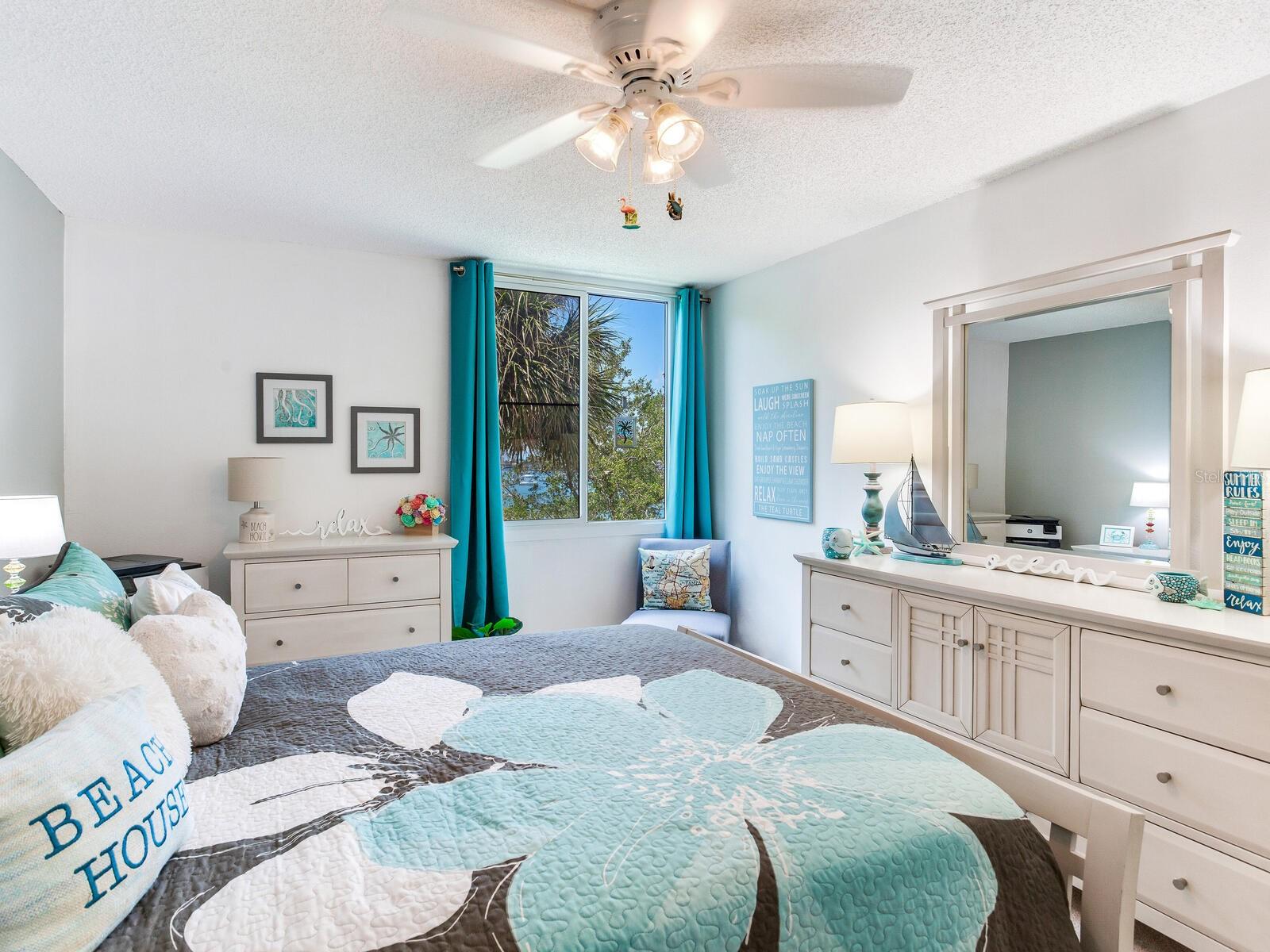 Image 39 of 87 For 660 Island Way 306