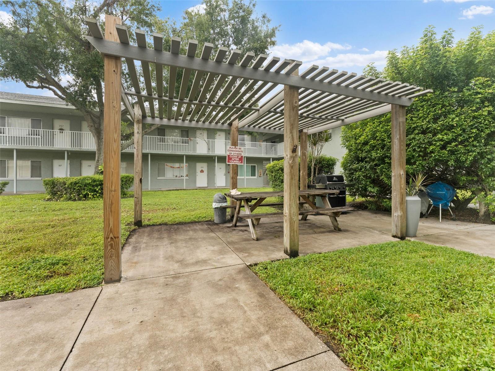 Image 4 of 73 For 335 47th Avenue N