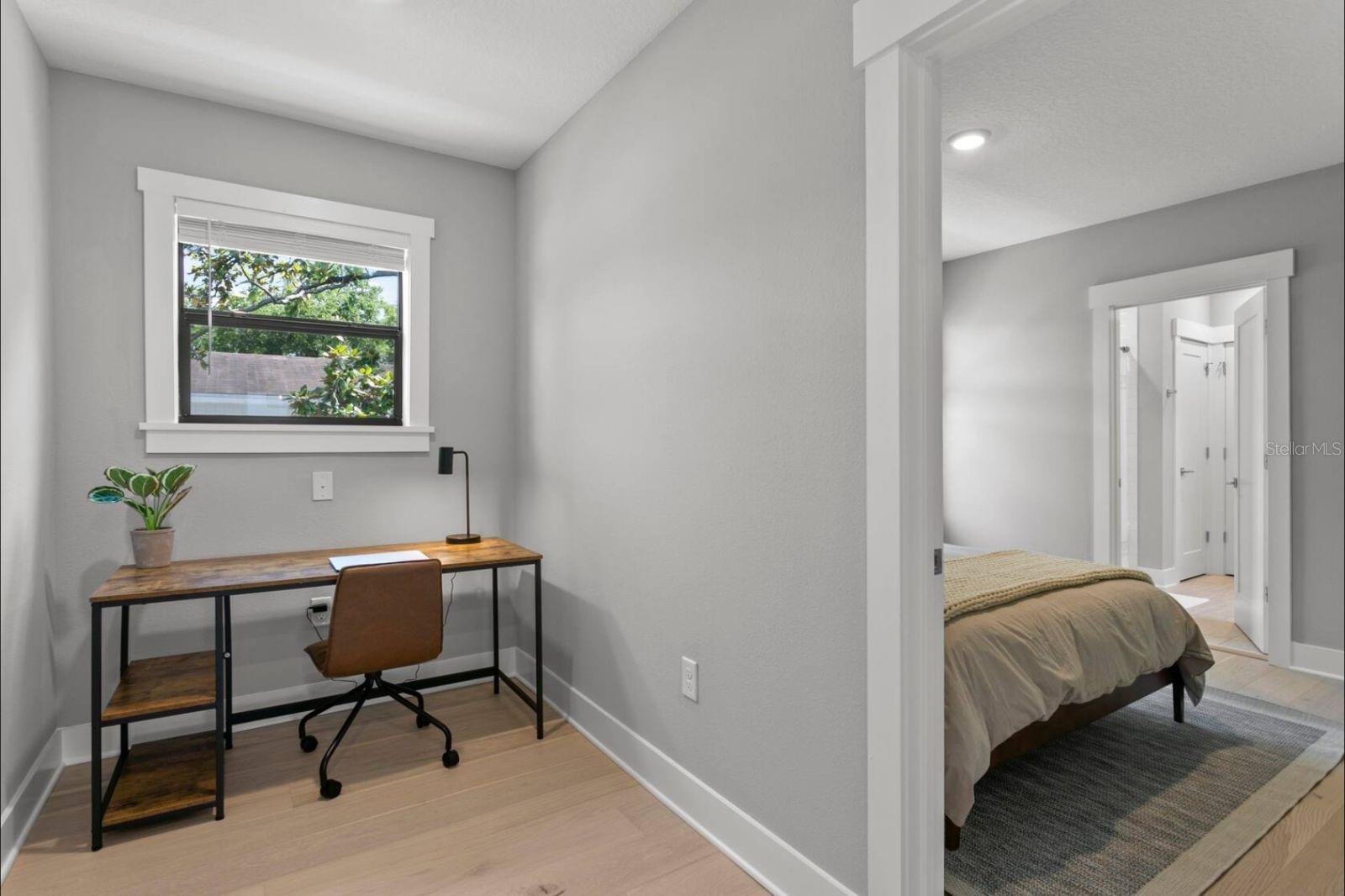 Image 20 of 33 For 914 Newport Avenue