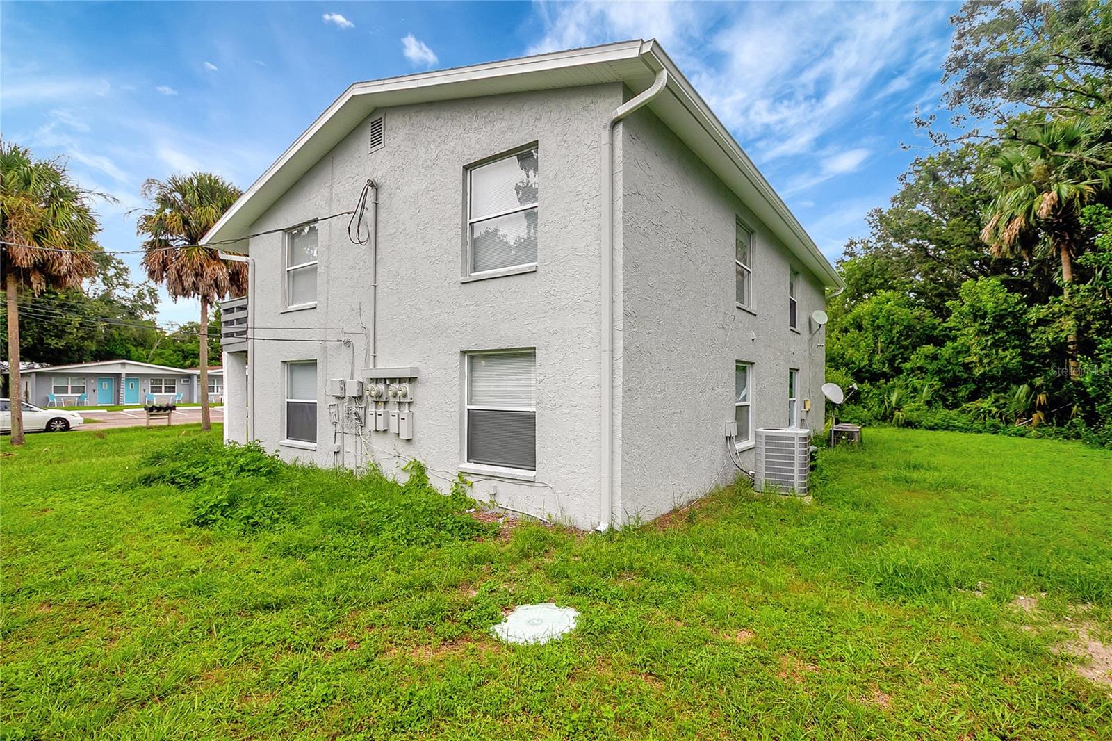 Listing photo id 8 for 2205 Irene Street