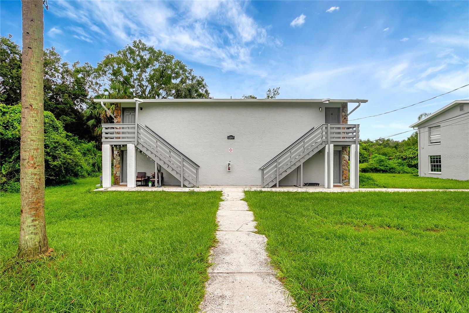 Listing photo id 3 for 2205 Irene Street