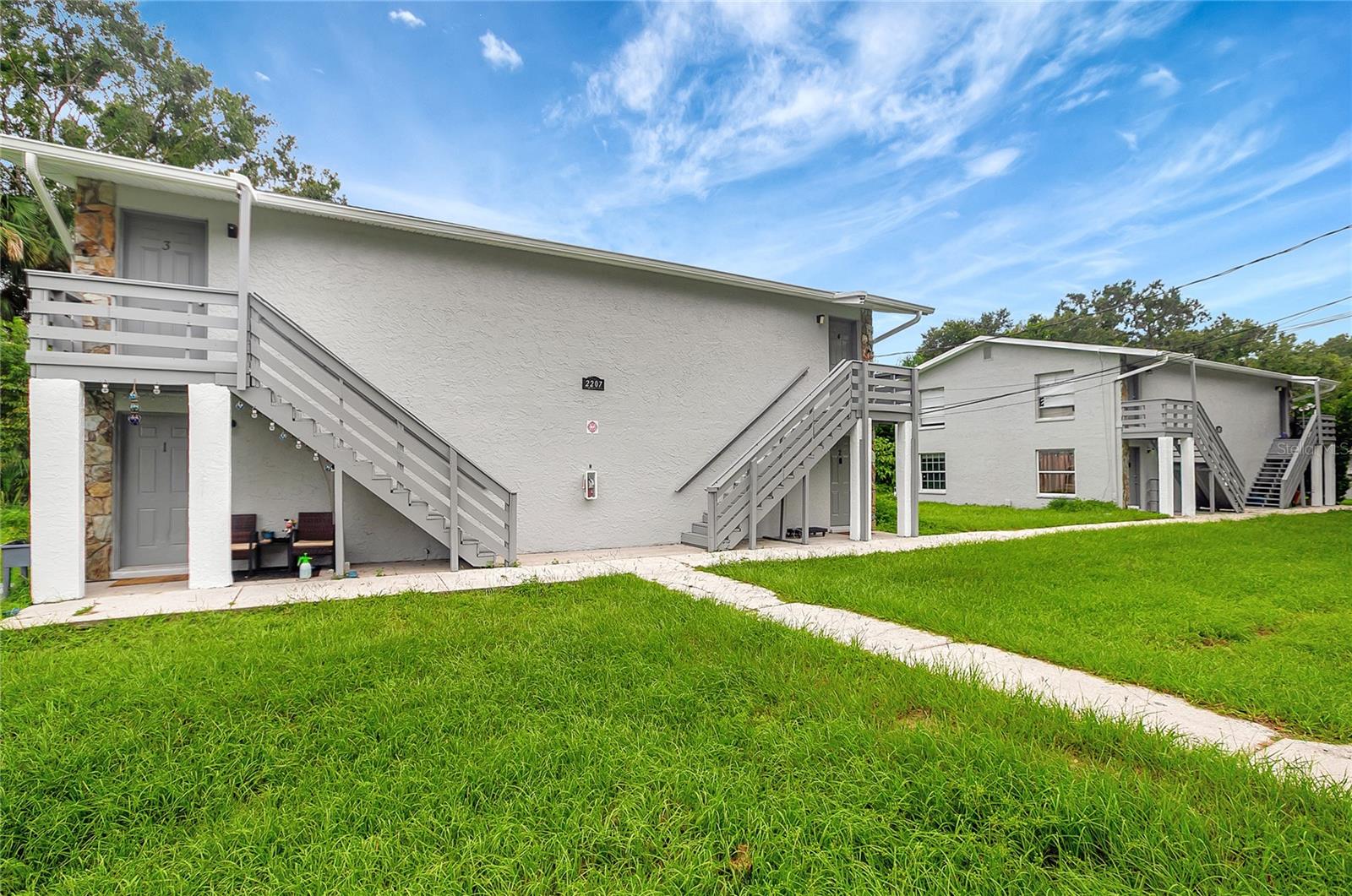 Listing photo id 4 for 2205 Irene Street