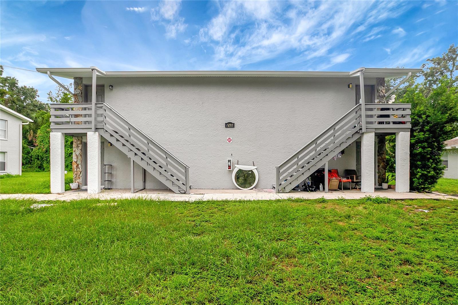 Listing photo id 5 for 2205 Irene Street