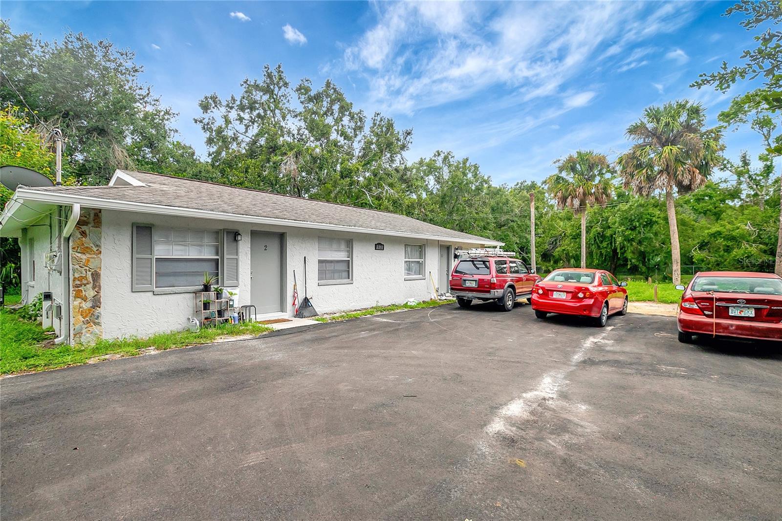 Listing photo id 7 for 2205 Irene Street