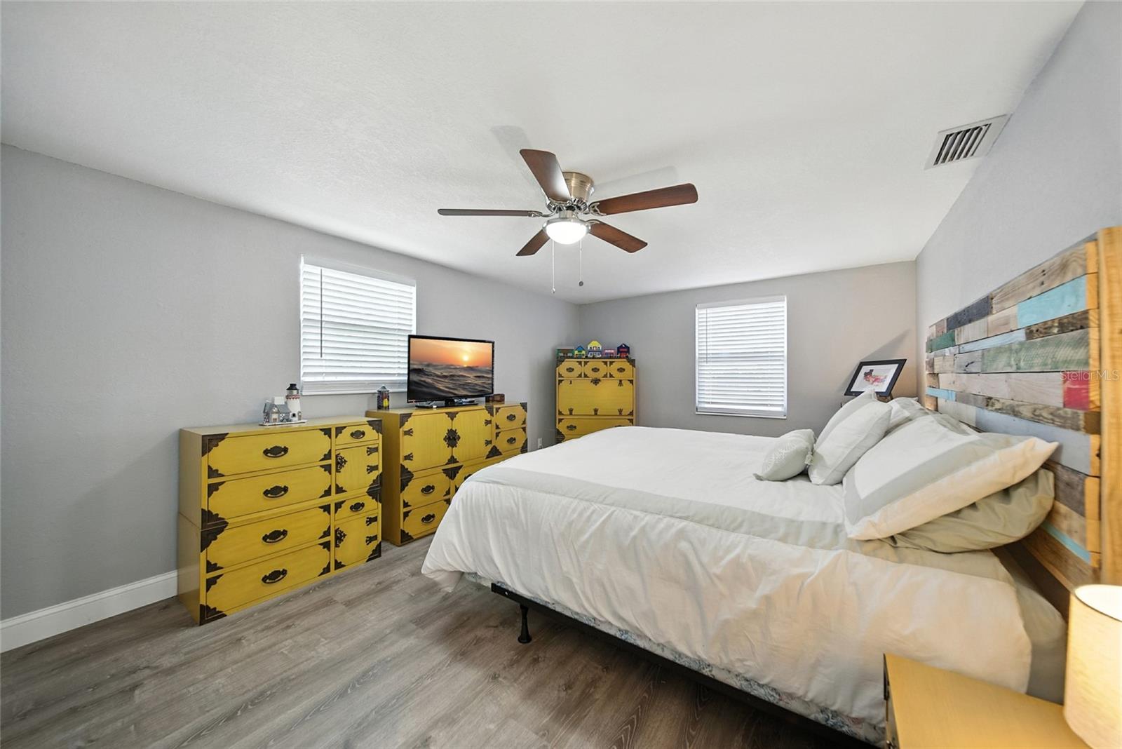 Listing photo id 12 for 8248 Tanglewood Drive