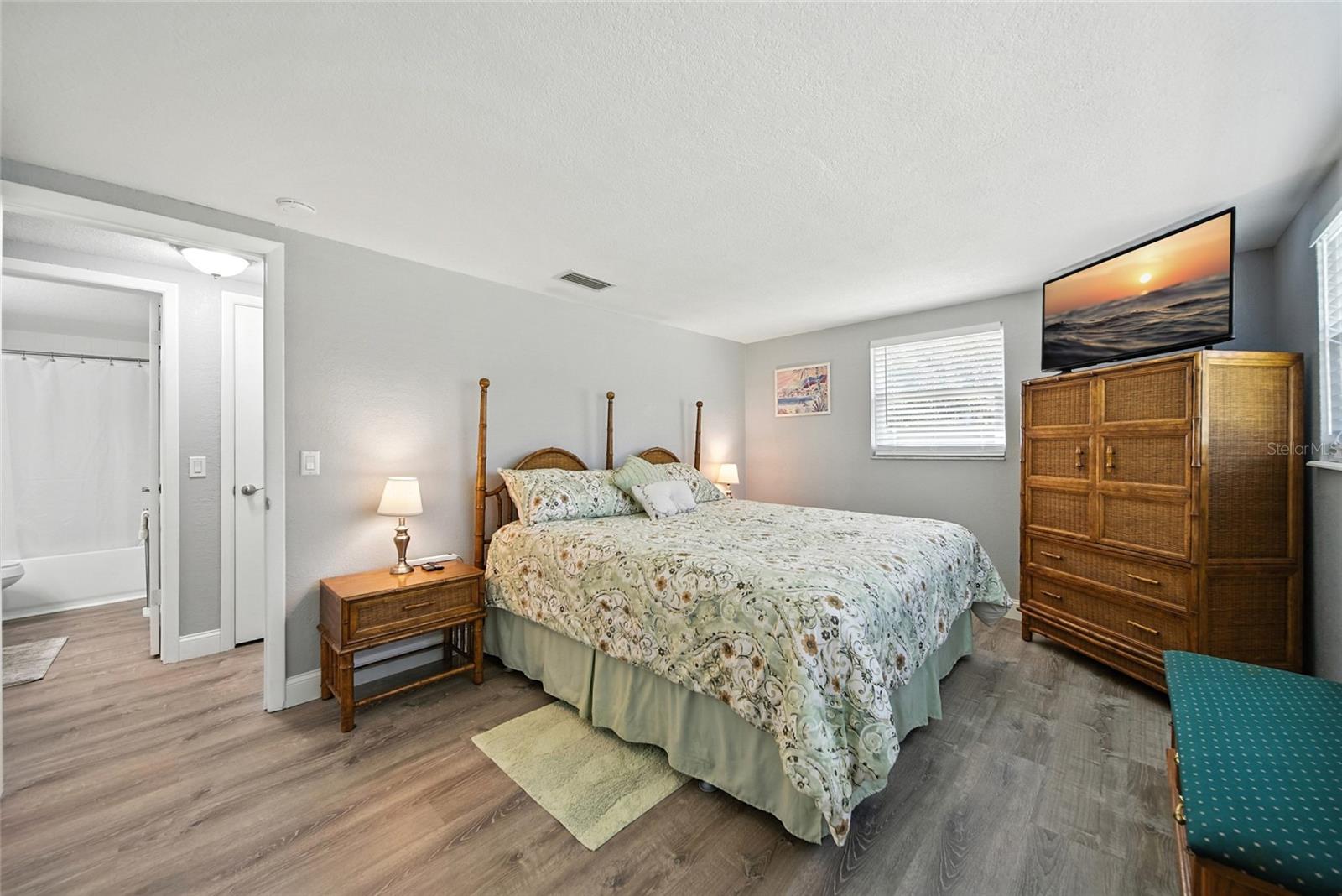 Listing photo id 21 for 8248 Tanglewood Drive