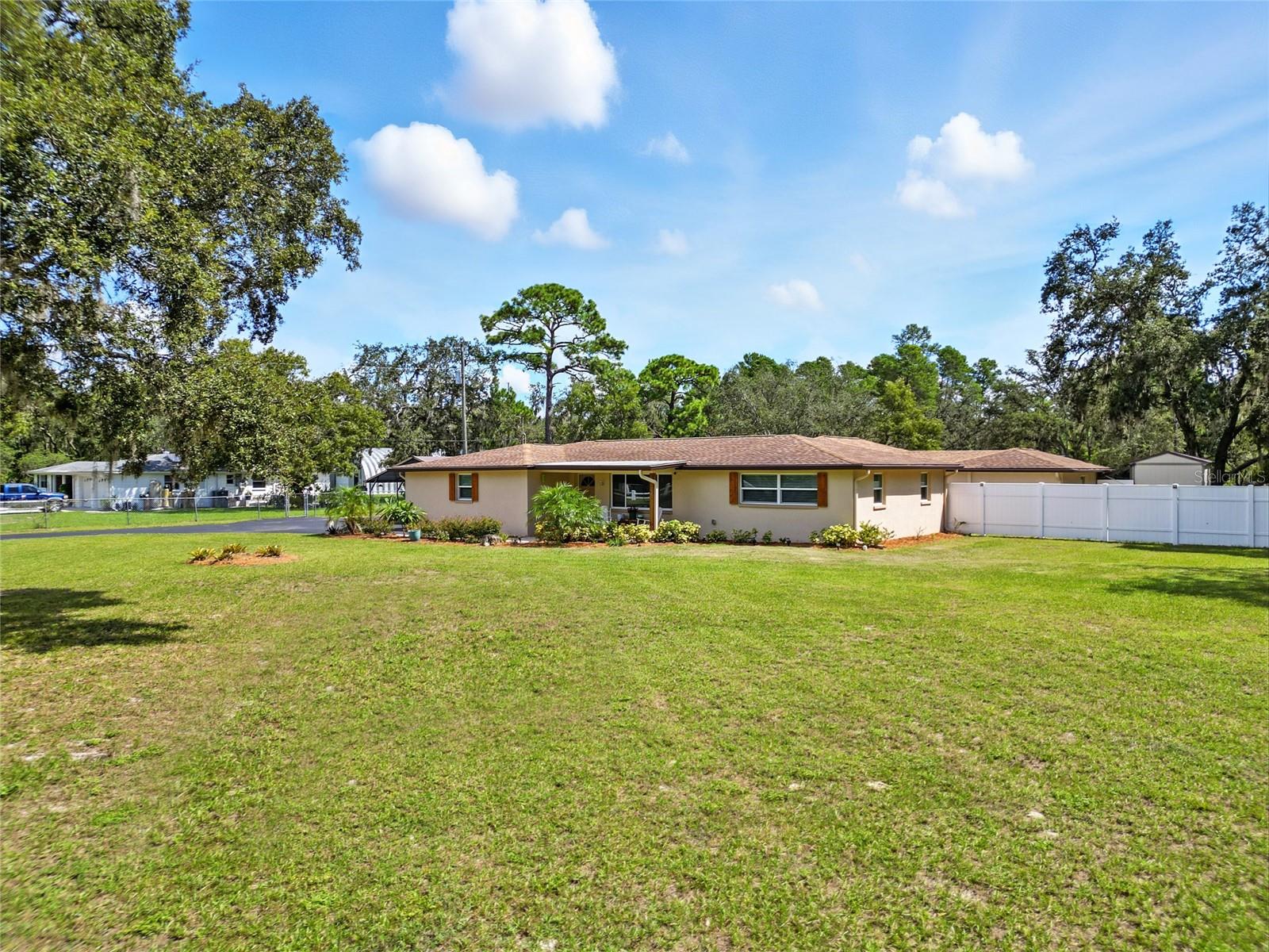 Listing photo id 25 for 8248 Tanglewood Drive
