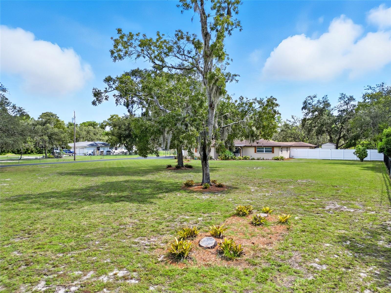 Listing photo id 34 for 8248 Tanglewood Drive