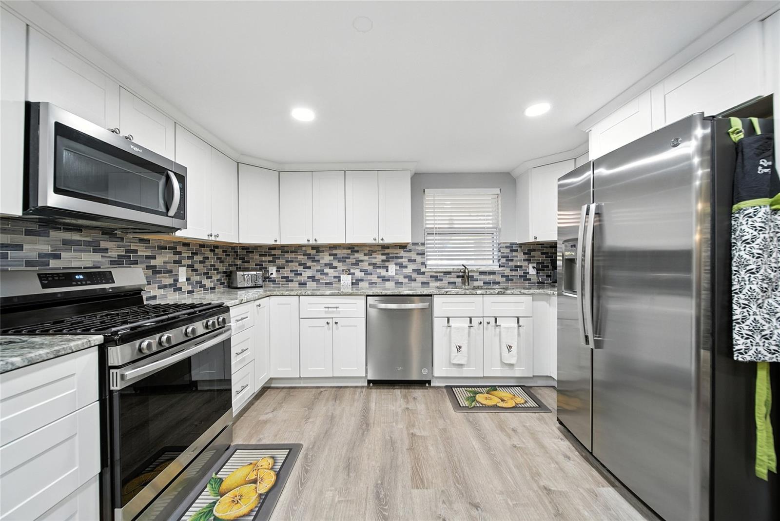 Listing photo id 2 for 8248 Tanglewood Drive