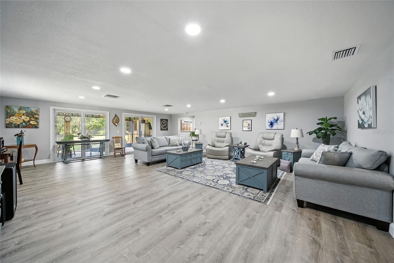 Listing photo id 5 for 8248 Tanglewood Drive