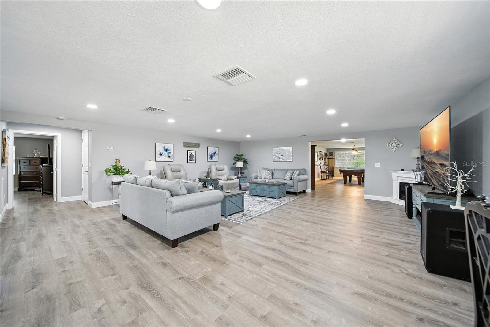 Listing photo id 7 for 8248 Tanglewood Drive
