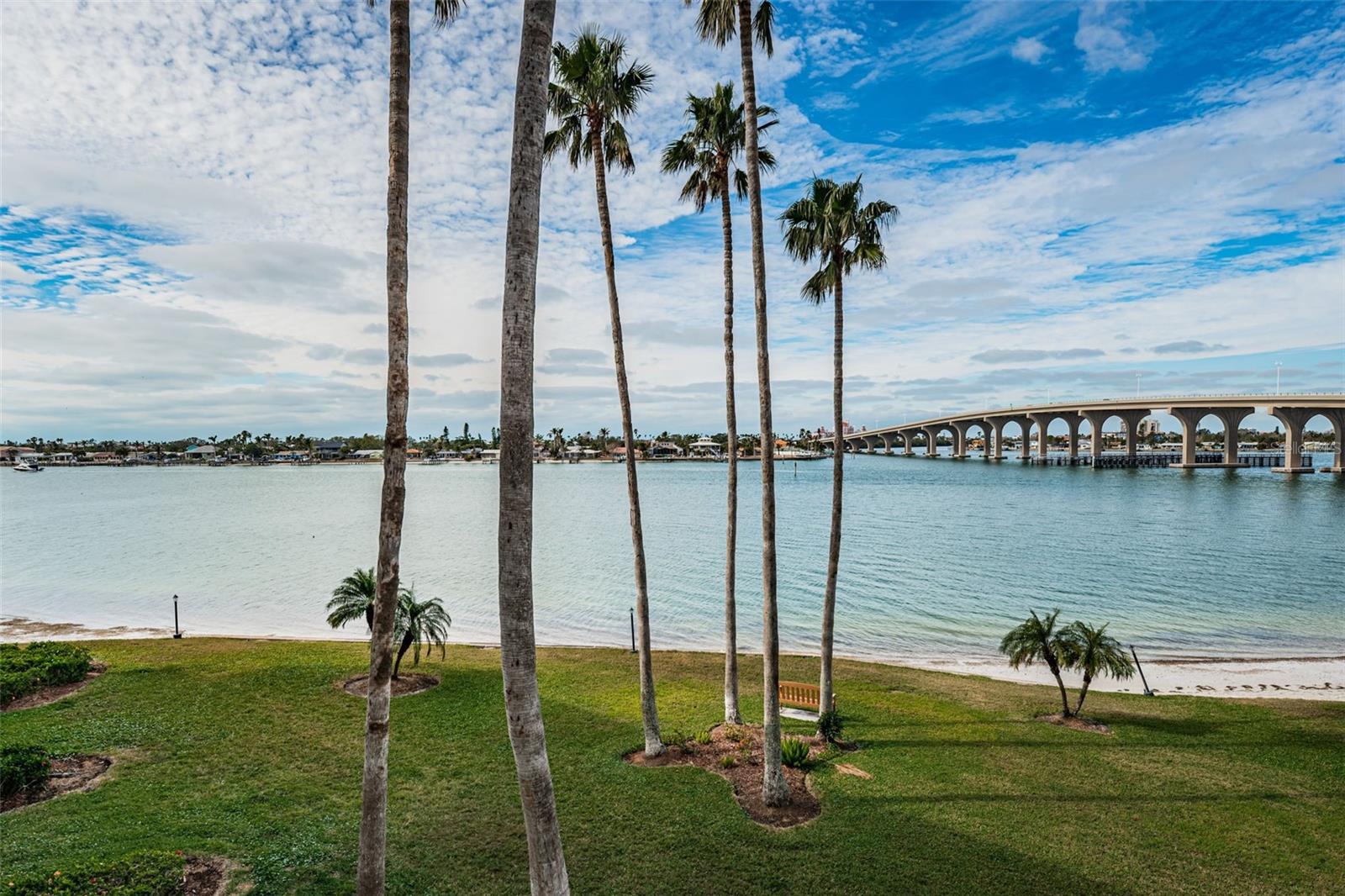Image 39 of 48 For 5901 Bahia Del Mar Circle 321