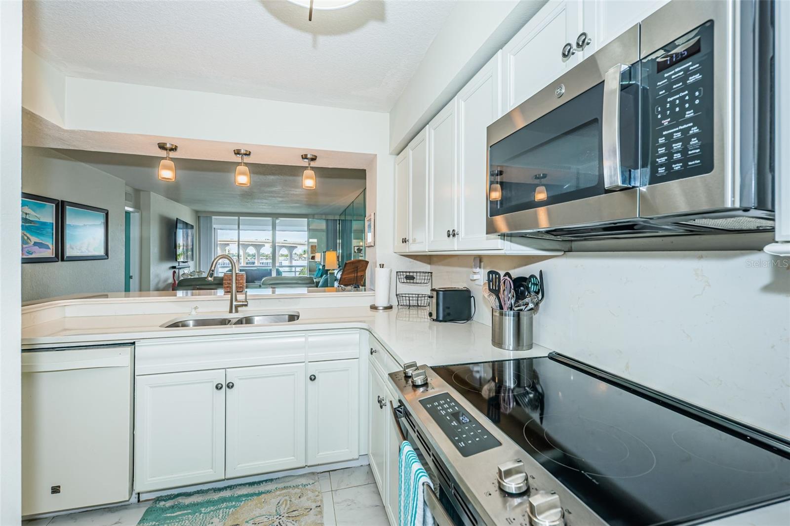 Image 7 of 48 For 5901 Bahia Del Mar Circle 321