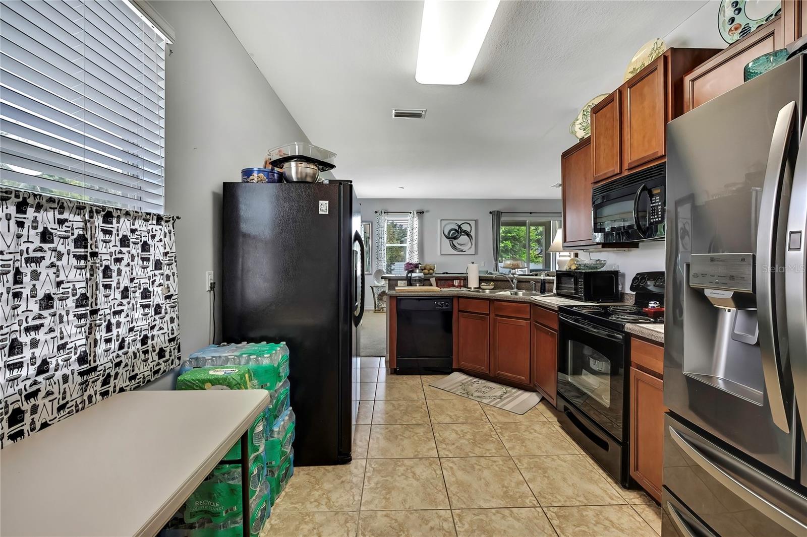 Listing photo id 11 for 6405 Twin Bridges Drive