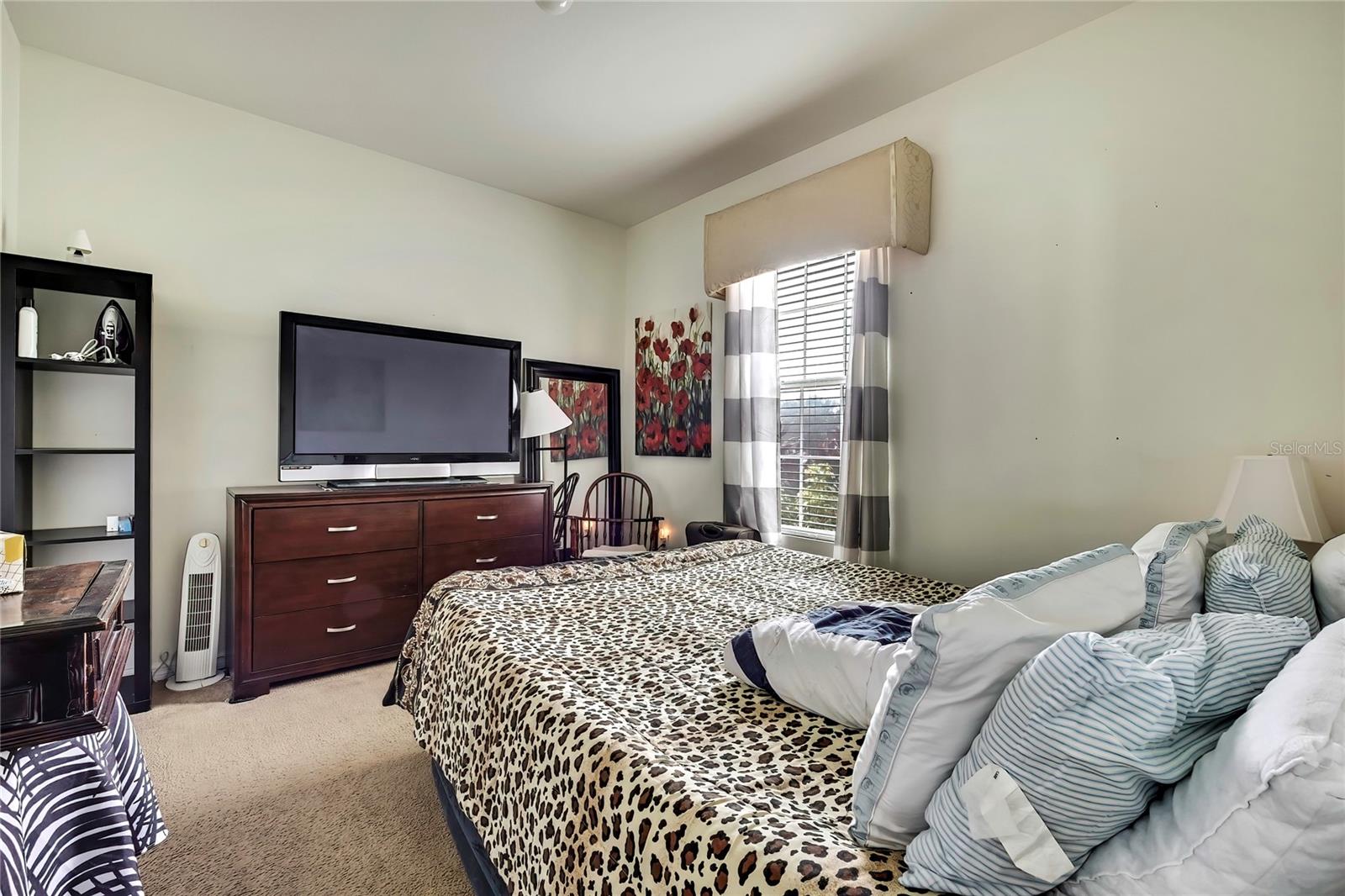 Listing photo id 14 for 6405 Twin Bridges Drive