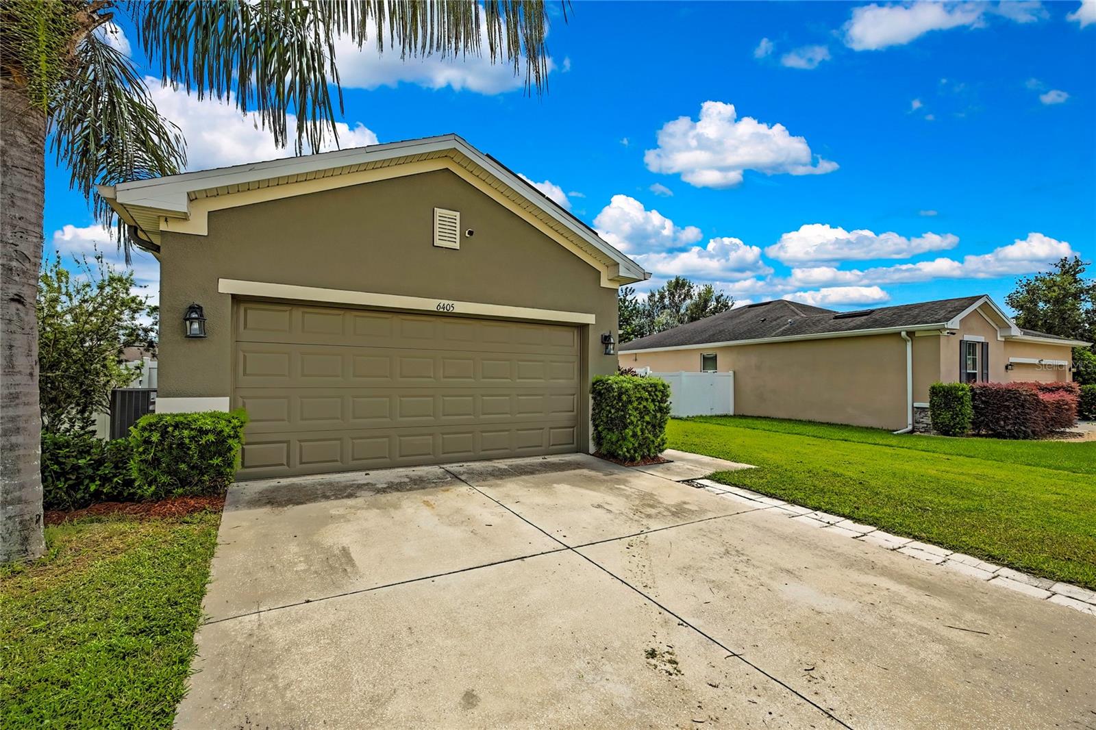 Listing photo id 1 for 6405 Twin Bridges Drive