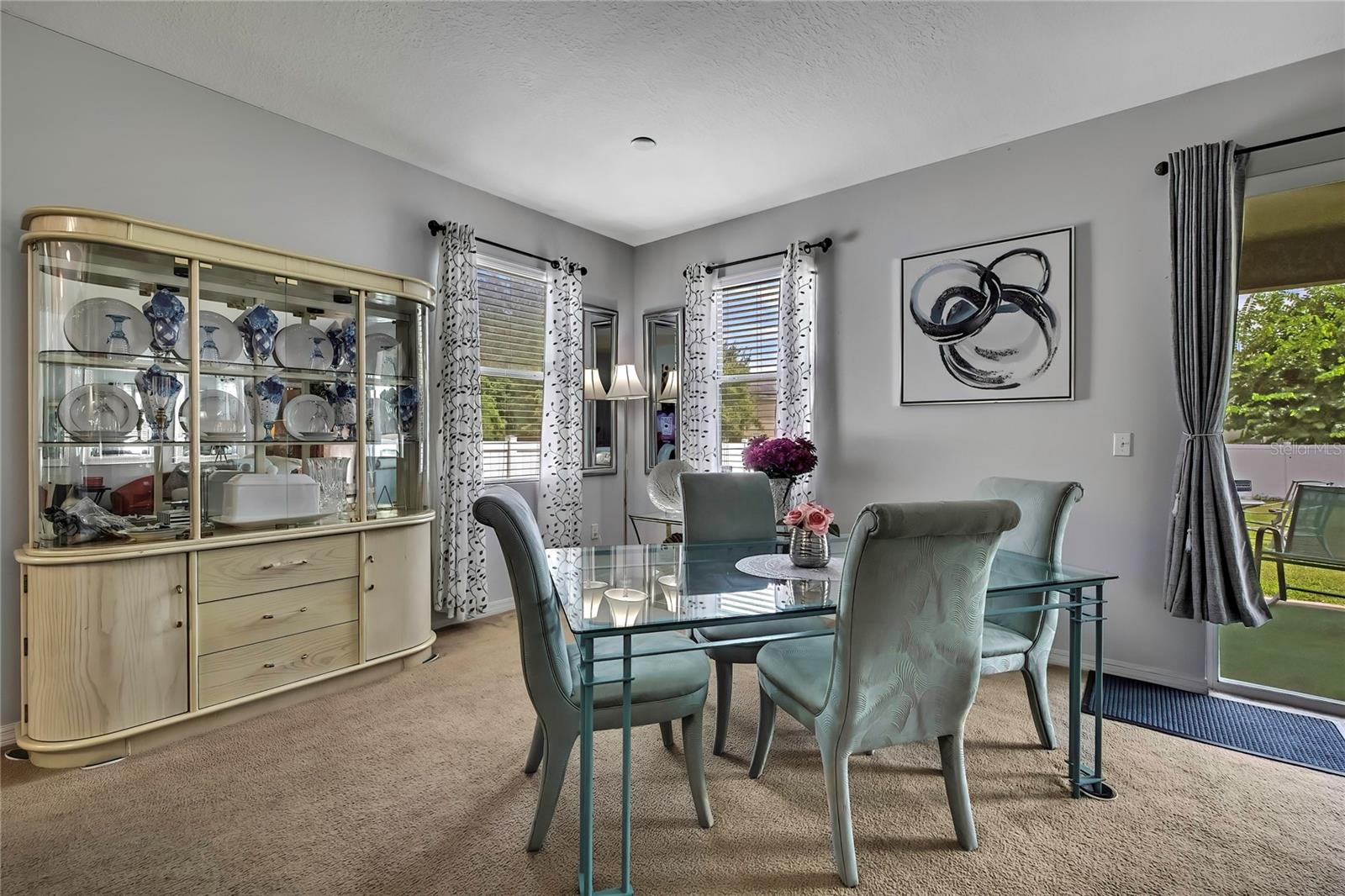 Listing photo id 6 for 6405 Twin Bridges Drive