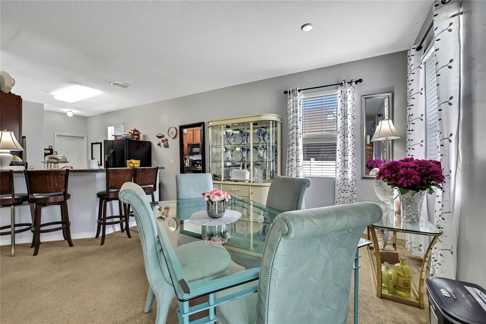 Listing photo id 7 for 6405 Twin Bridges Drive