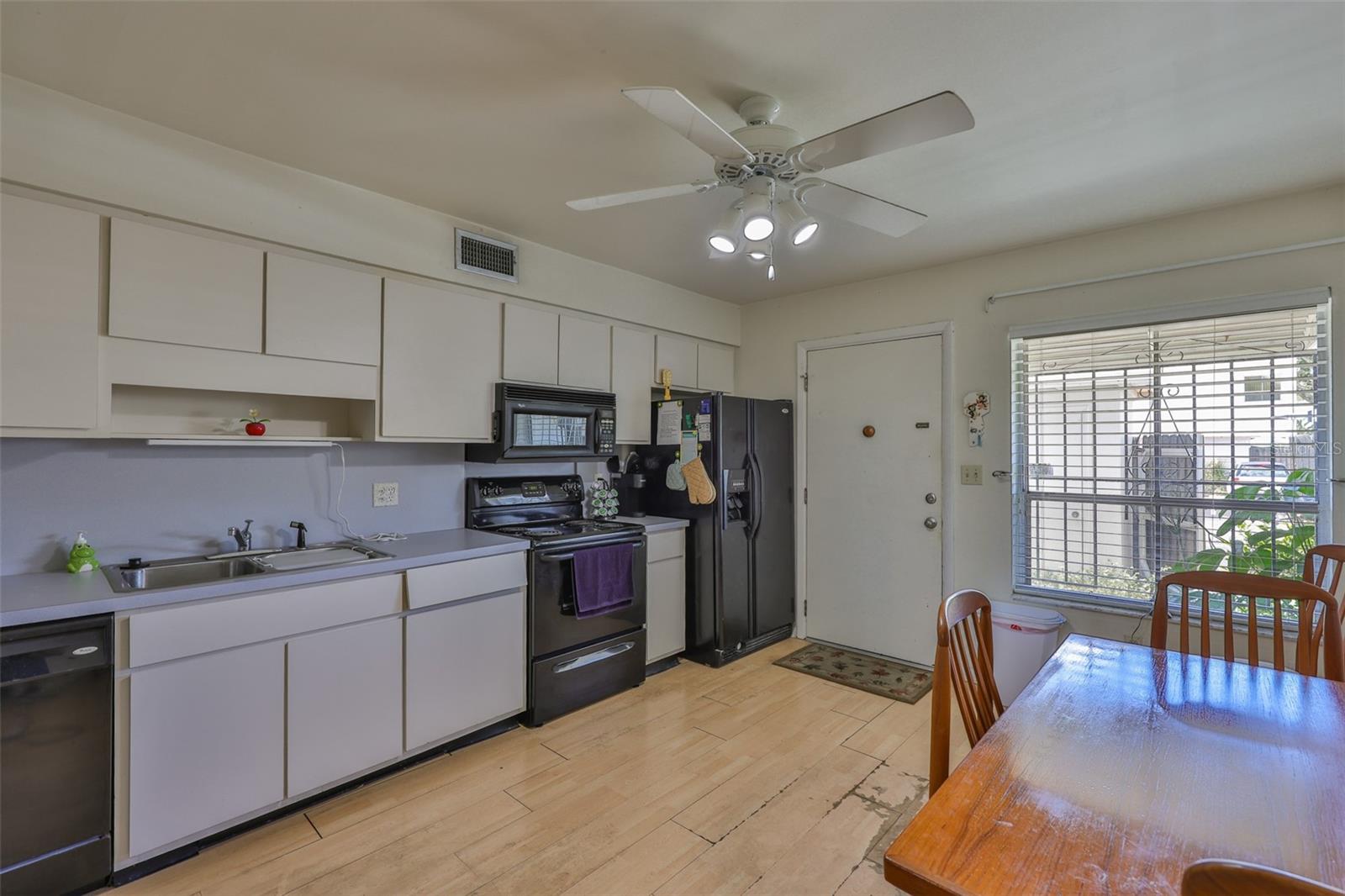 Image 9 of 24 For 4513 La Villa Lane