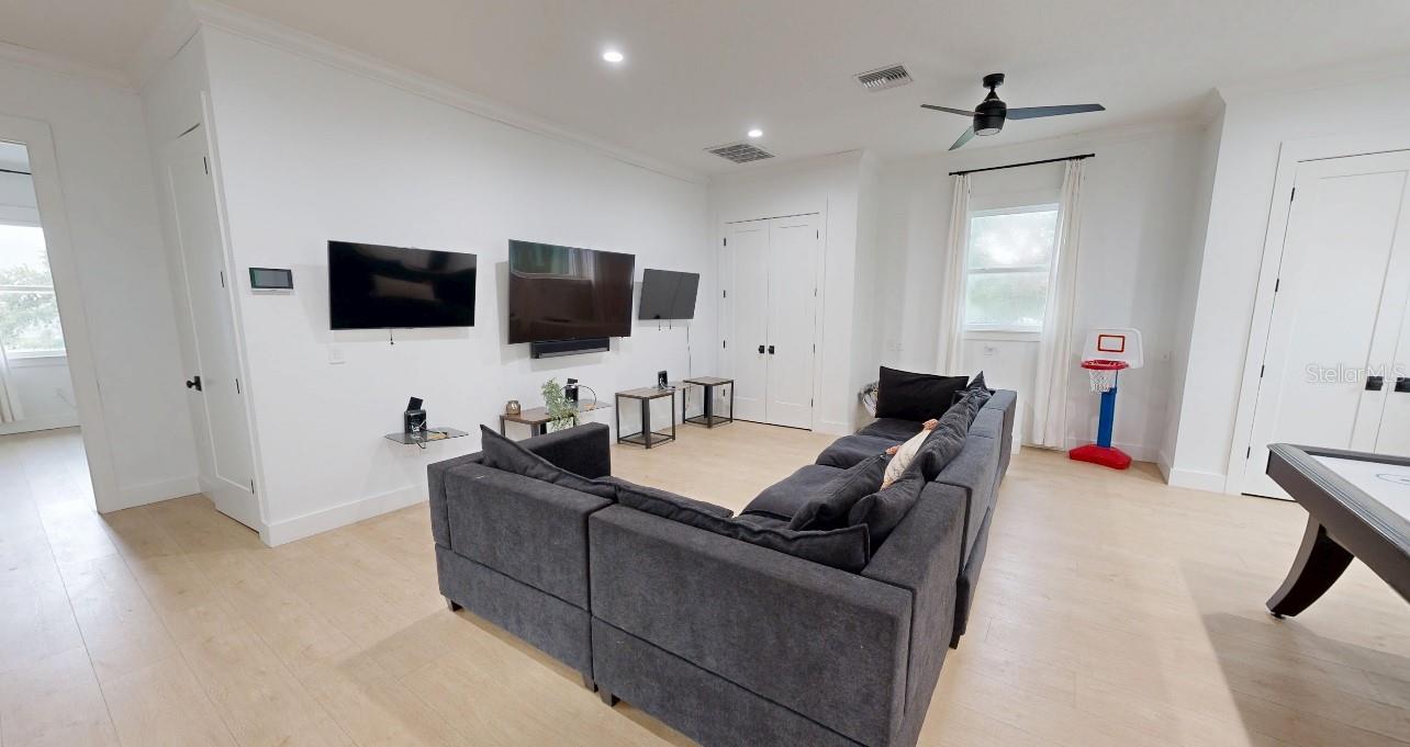 Listing photo id 13 for 8241 Cass Road