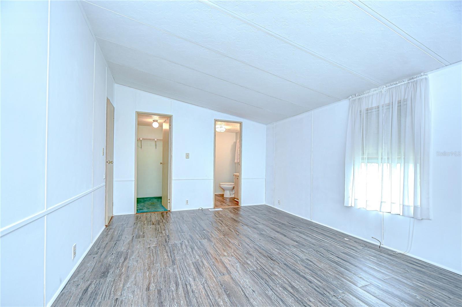 Image 20 of 41 For 3931 Chris Drive