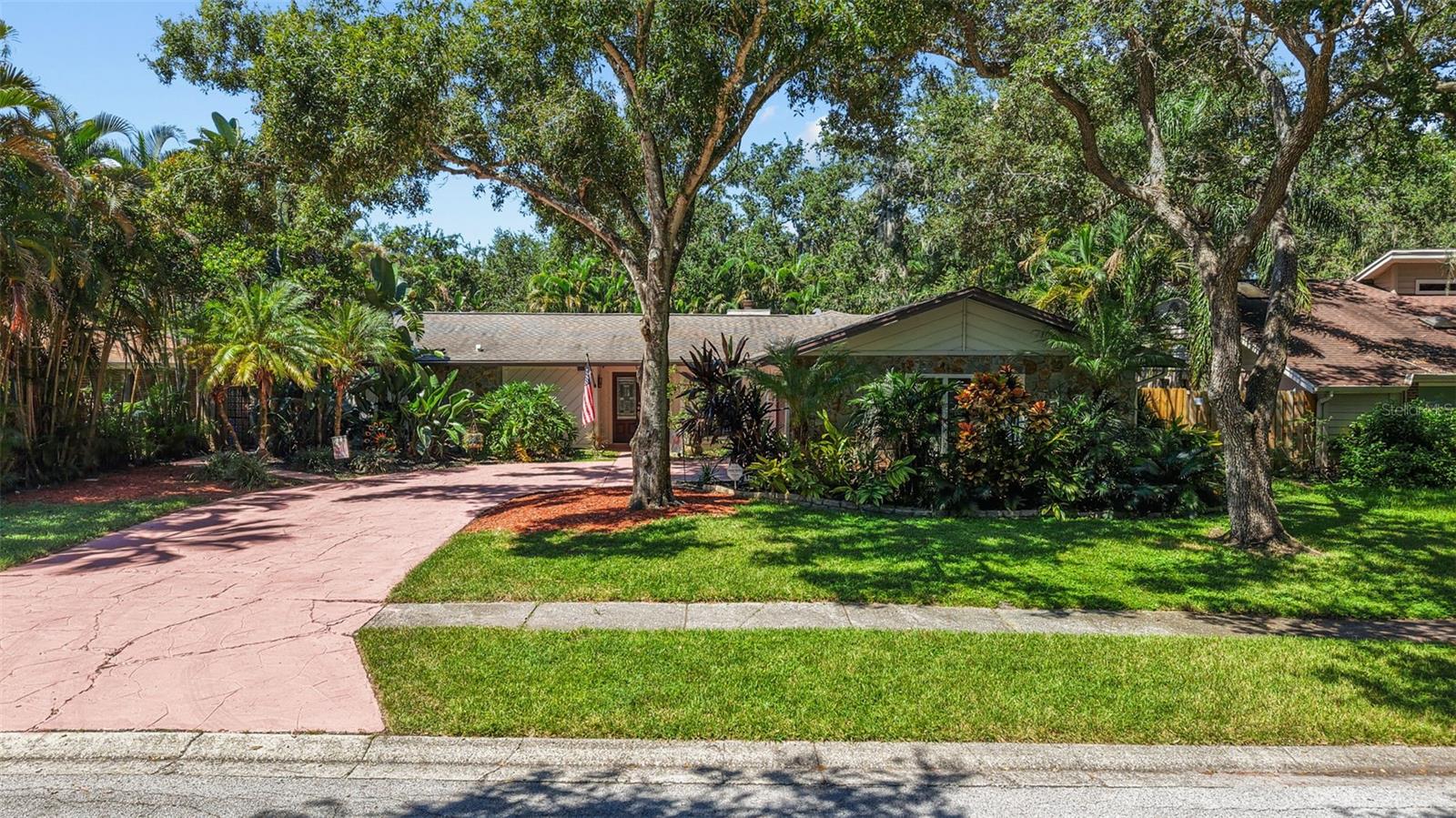Image 4 of 57 For 20 Pinewood Circle