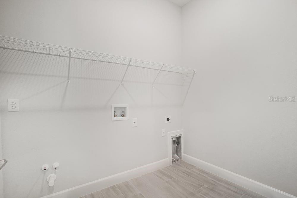 Image 27 of 58 For 13705 Iona Avenue