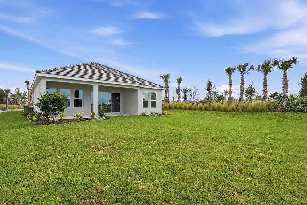 Image 32 of 58 For 13705 Iona Avenue