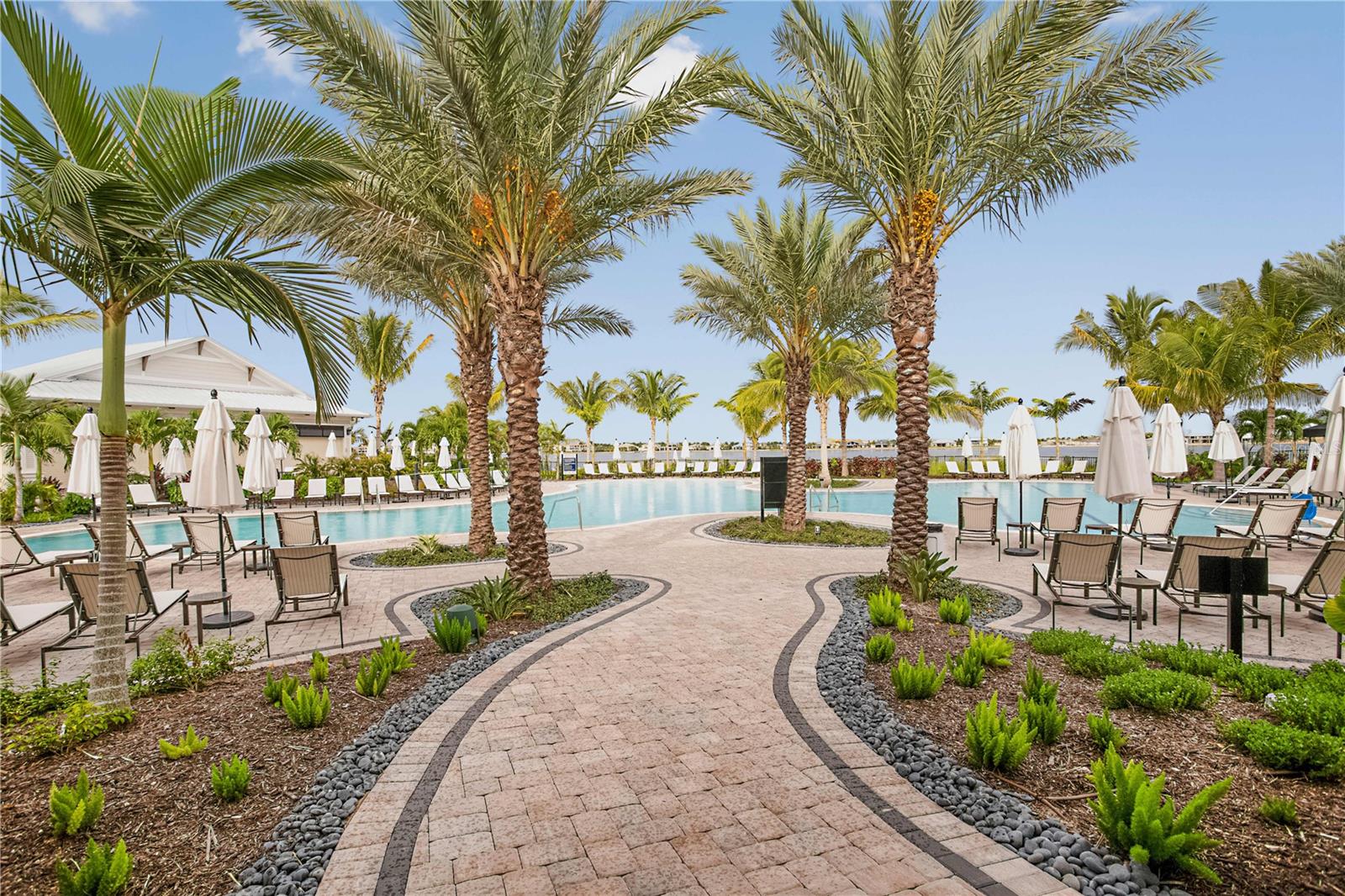 Image 44 of 58 For 13705 Iona Avenue