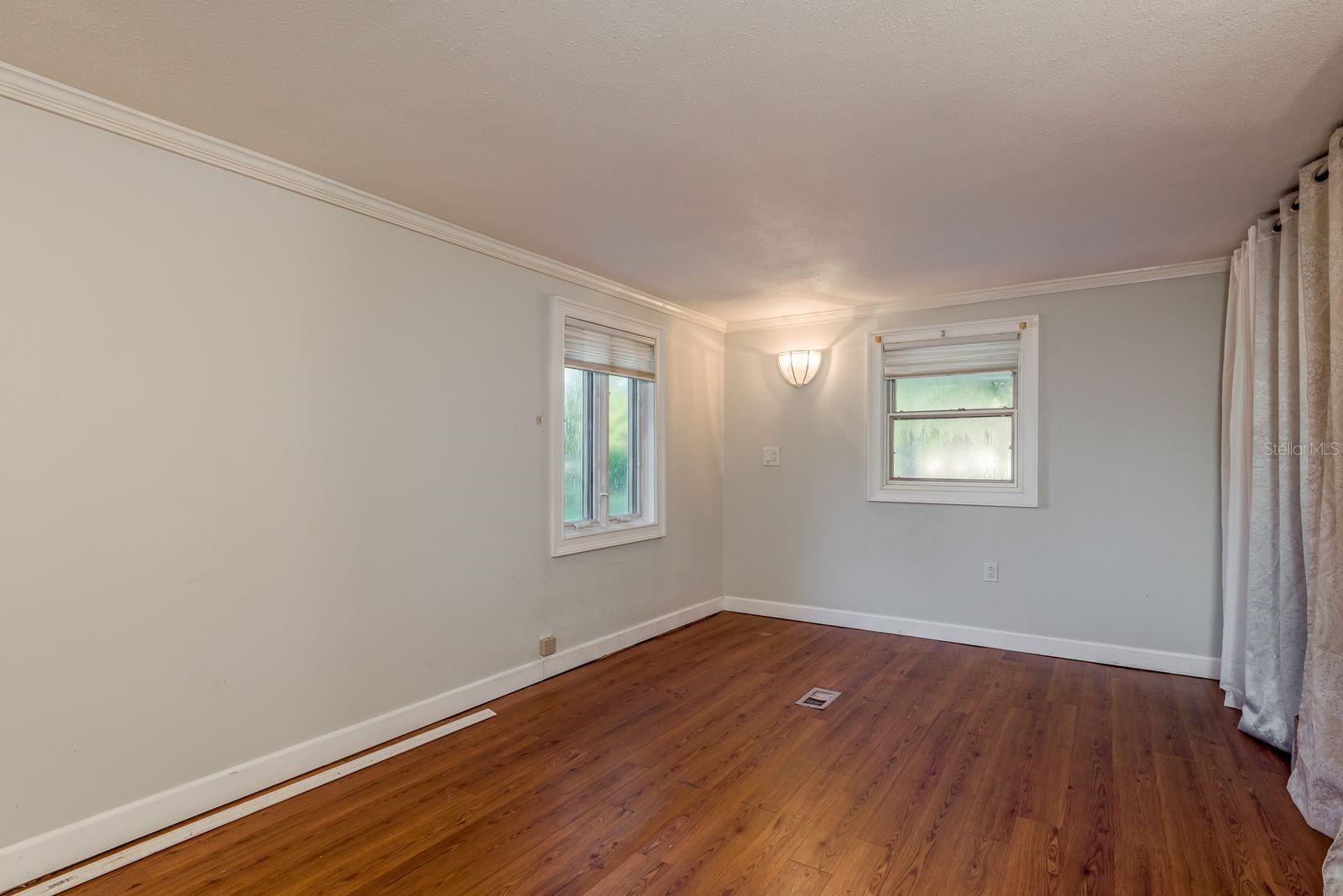 Listing photo id 13 for 6416 Candlewood Drive