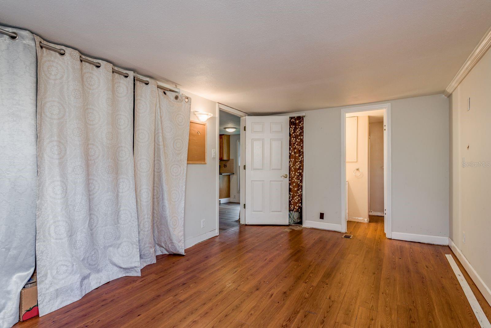 Listing photo id 14 for 6416 Candlewood Drive