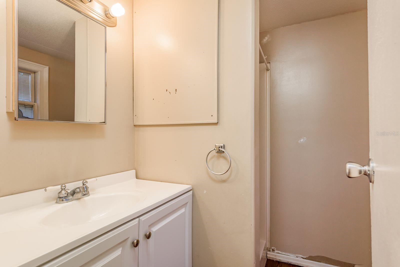 Listing photo id 15 for 6416 Candlewood Drive
