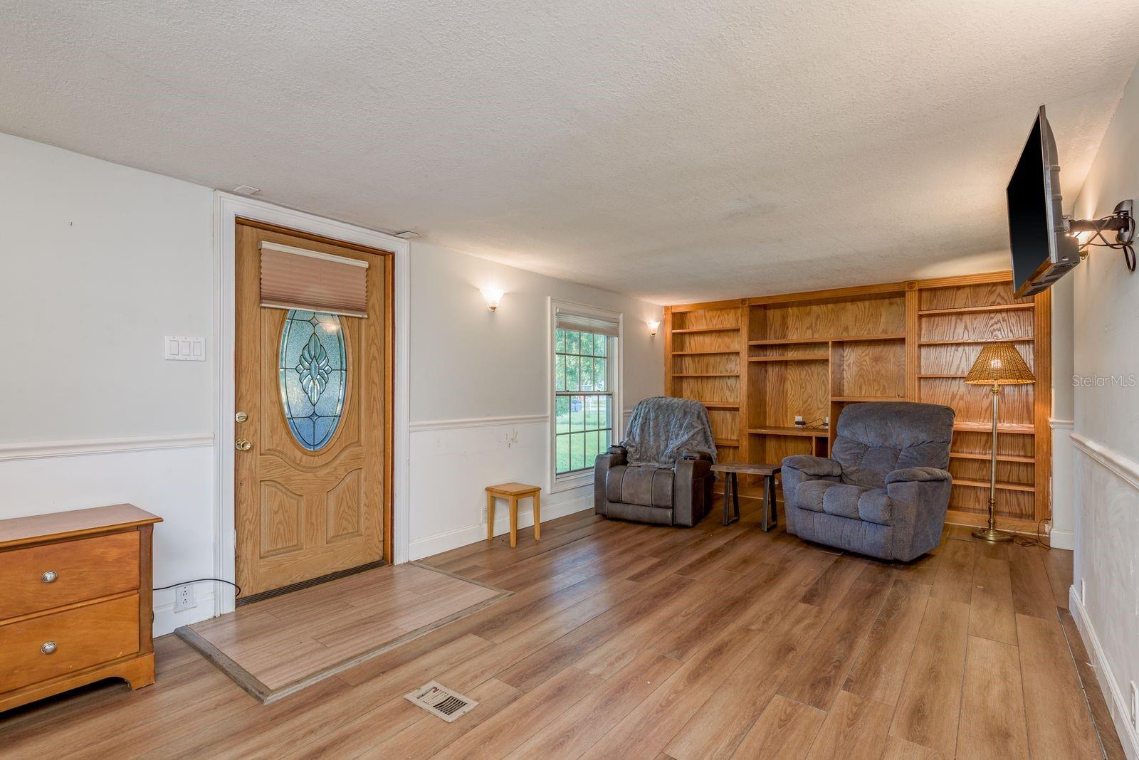Listing photo id 6 for 6416 Candlewood Drive