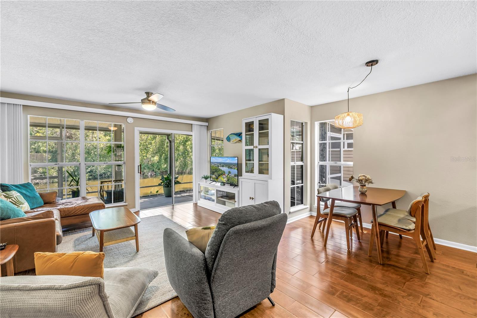 Image 6 of 43 For 6905 Lake Place Court