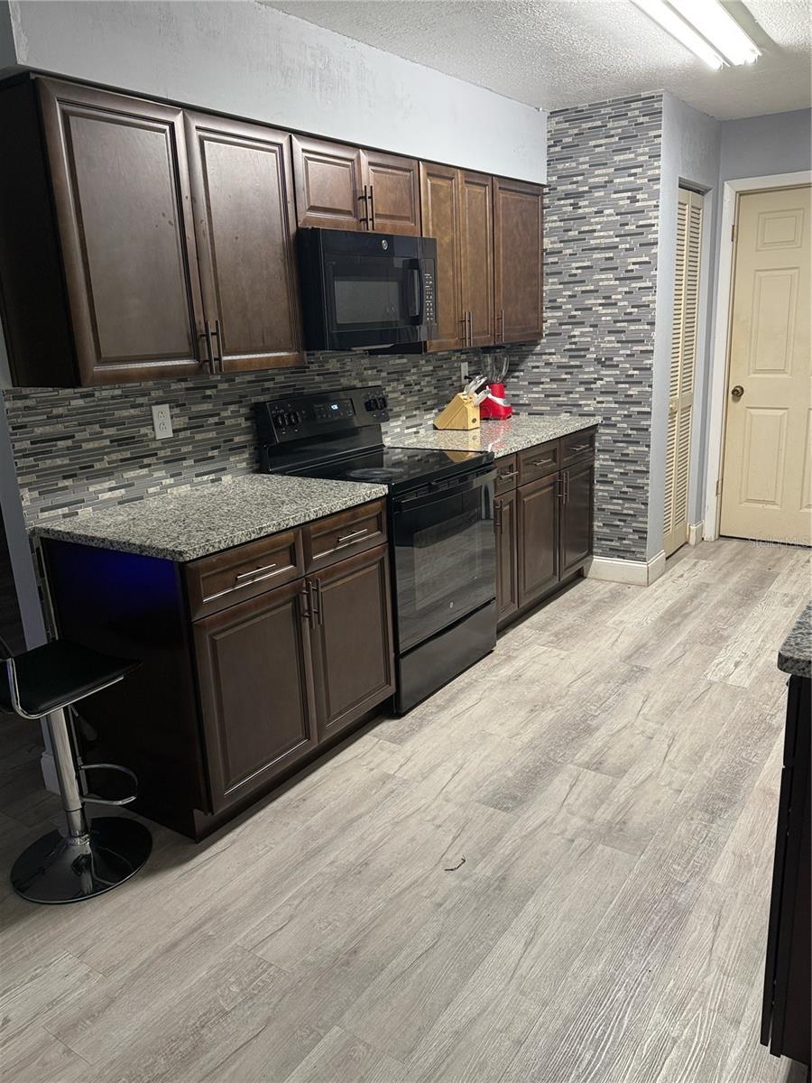 Image 4 of 11 For 5295 28th Street