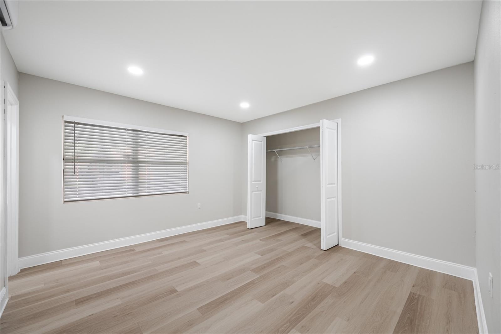 Image 11 of 17 For 140 Davis Boulevard 4